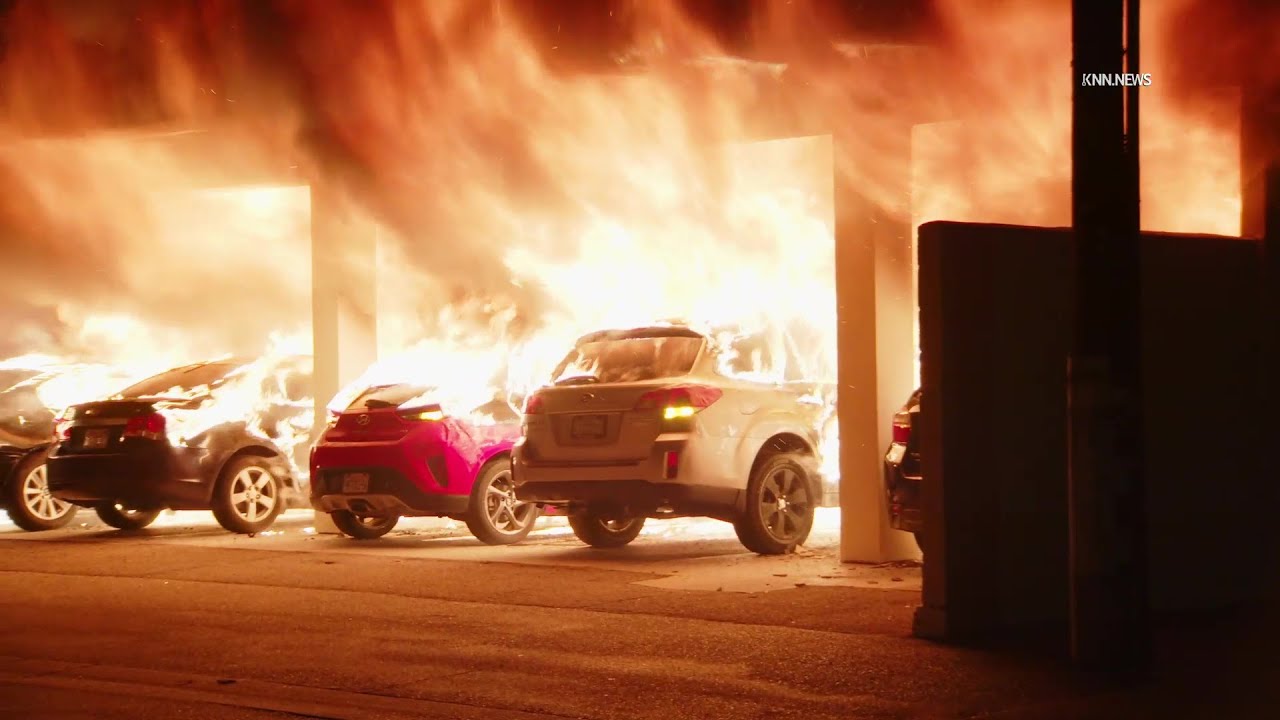 Firefighting video: Multi-Vehicle Fire Extends to Apartment Building in Studio City: Fireground Operations Analysis