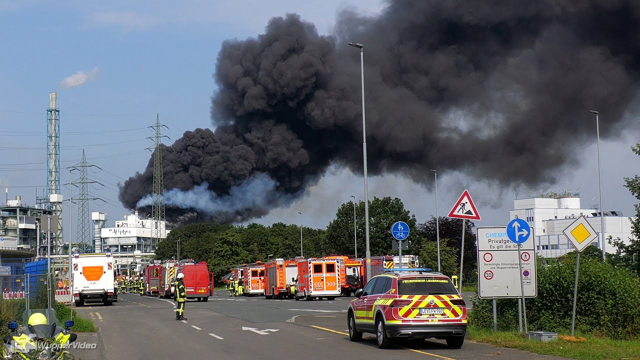 Major Explosion at CHEMPARK Leverkusen: Fire Departments Conduct Large-Scale Response