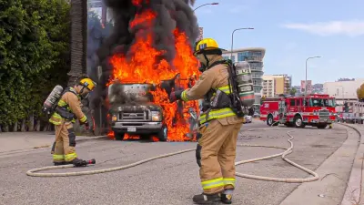 Firefighting video: LAFD Light Force 61 Responds to RV Fire in Beverly Grove